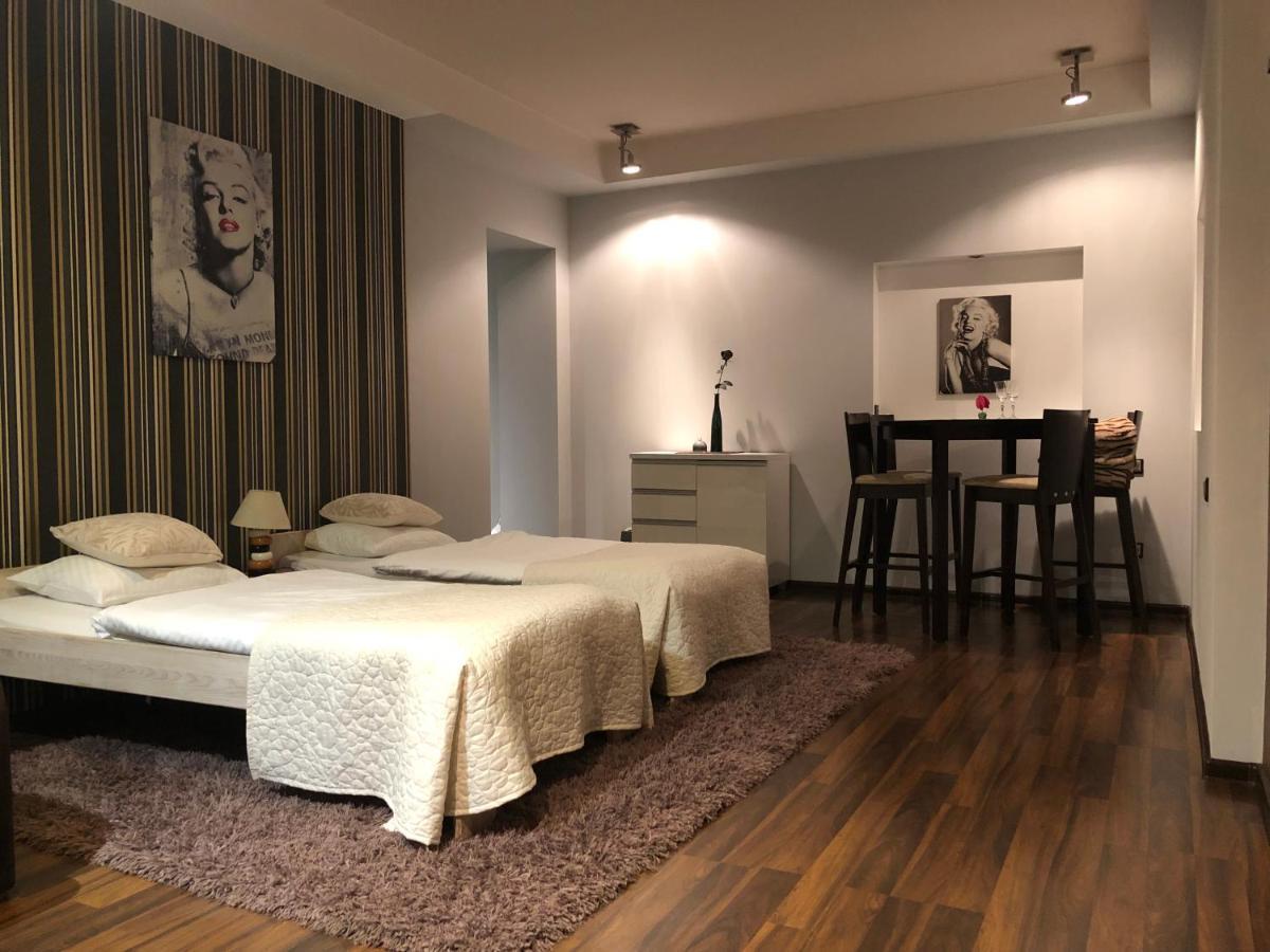 Apartament Tipton Jelenia Góra Exterior foto